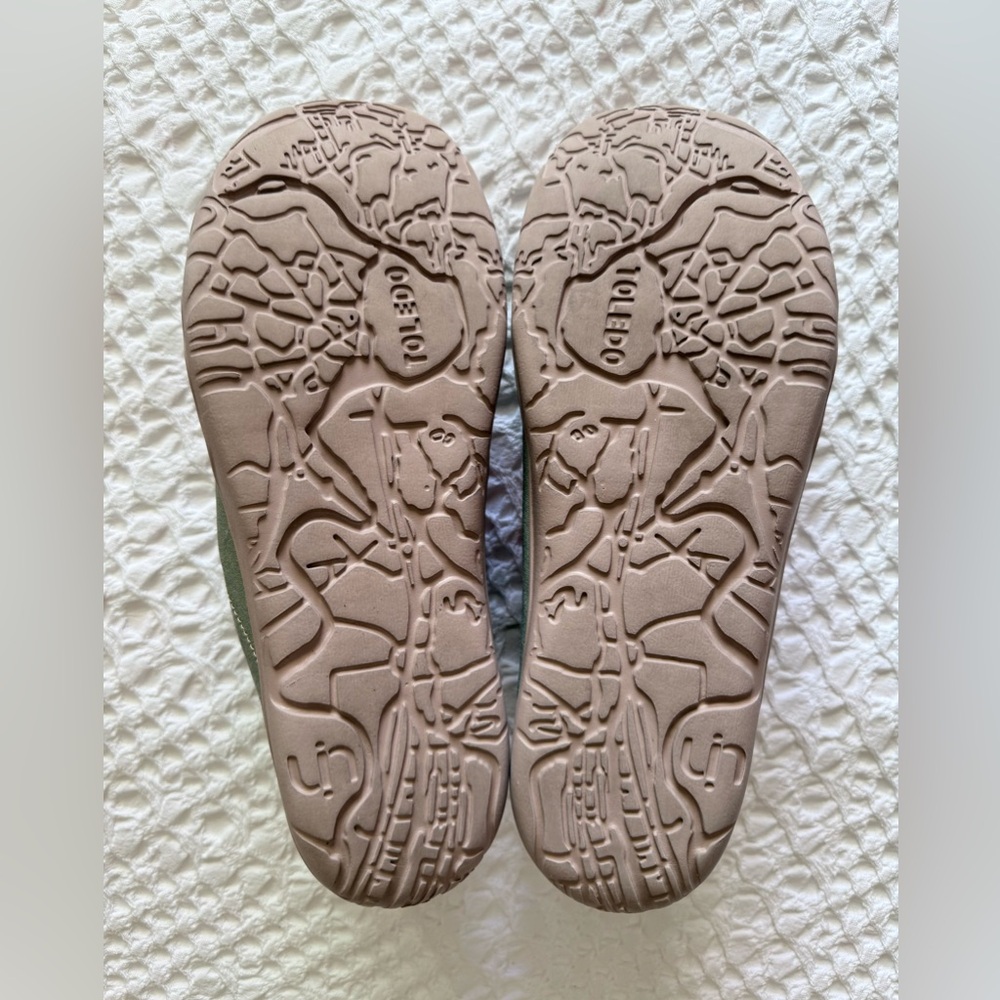 UIN Bear Hug Canvas Slip-On Shoes Art Comfort Women’s 10 - Picture 10 of 11